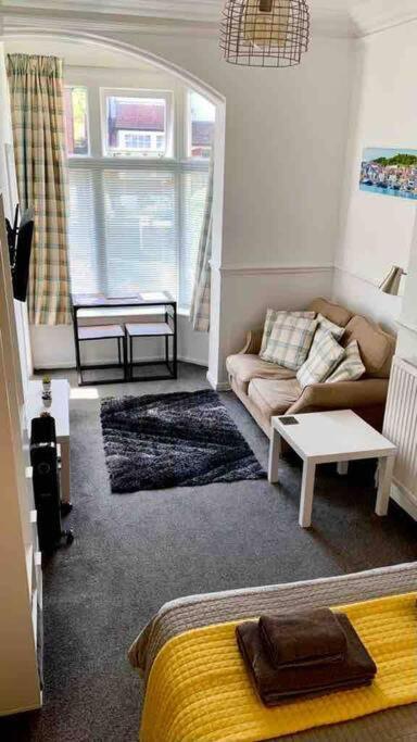 1Studio Avenue House Скарборо Экстерьер фото