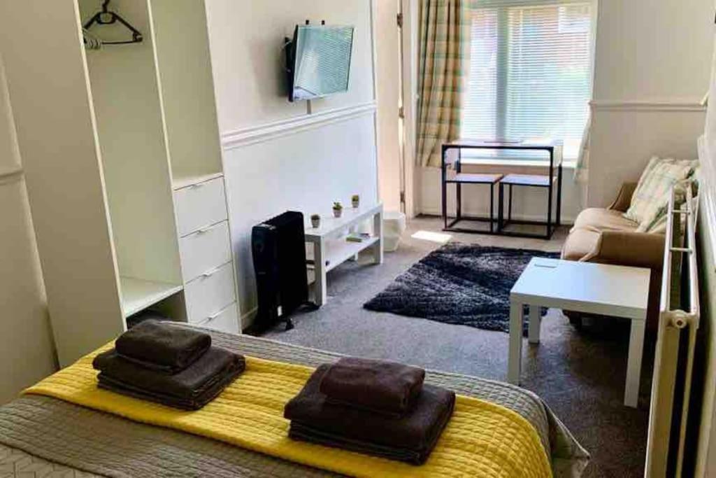 1Studio Avenue House Скарборо Экстерьер фото